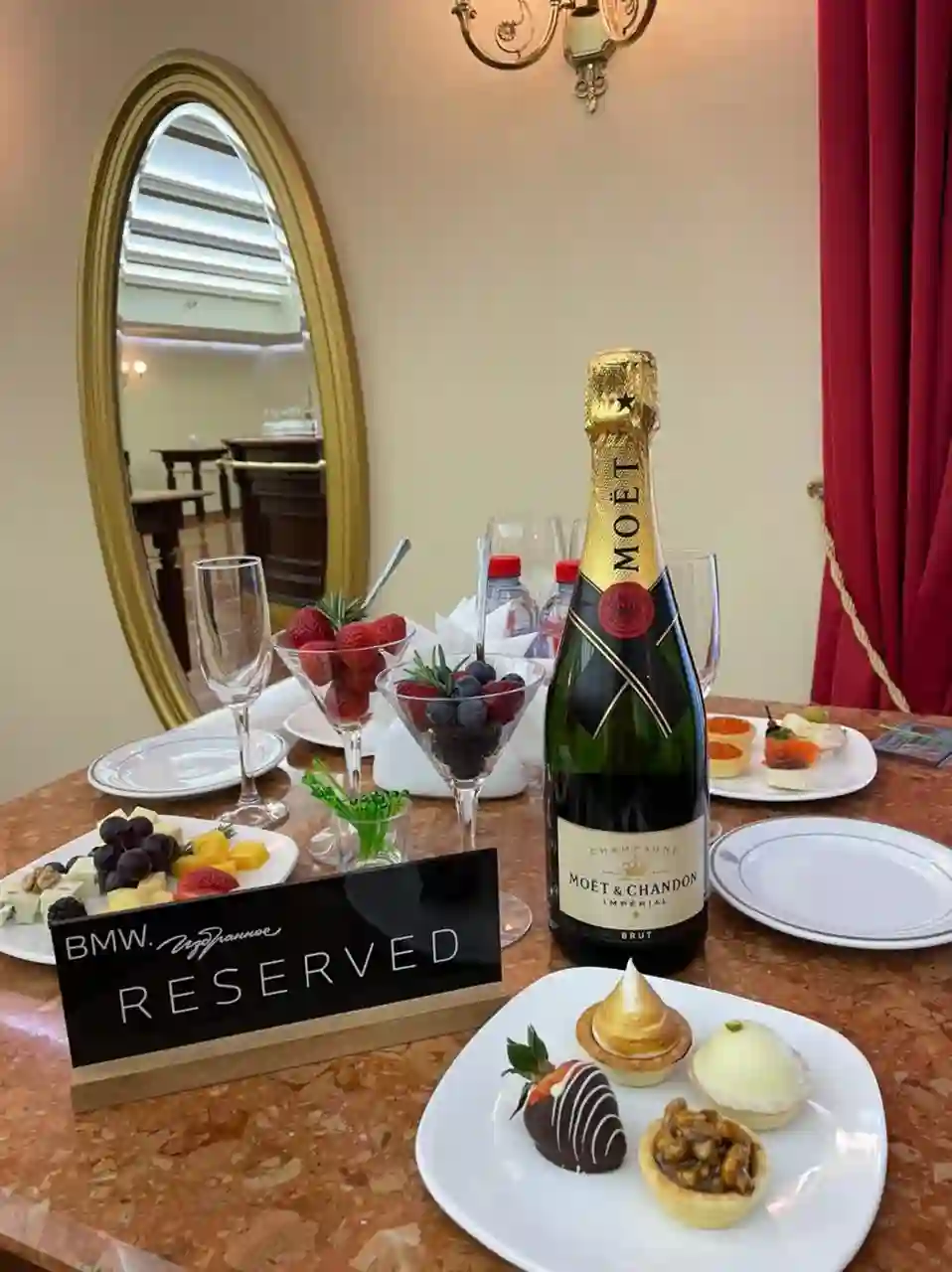 Октябрь. Большой театр. BMW РОЛЬФ-Премиум.