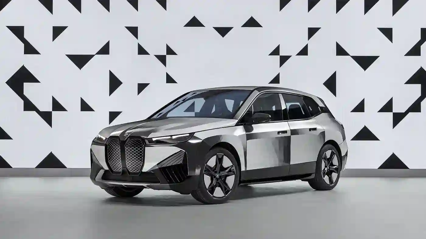 Магия изменения цвета кузова: BMW iX Flow с революционной технологией E Ink.