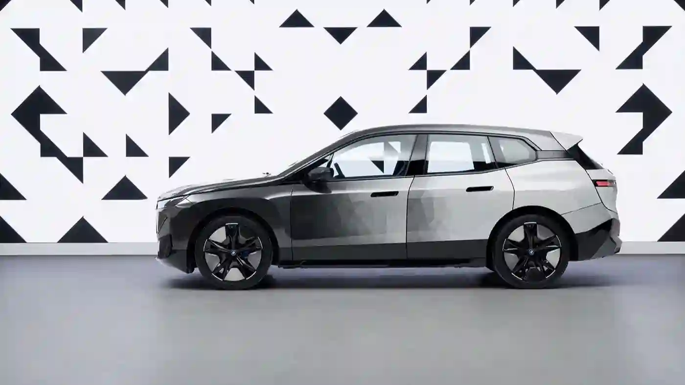 Магия изменения цвета кузова: BMW iX Flow с революционной технологией E Ink.