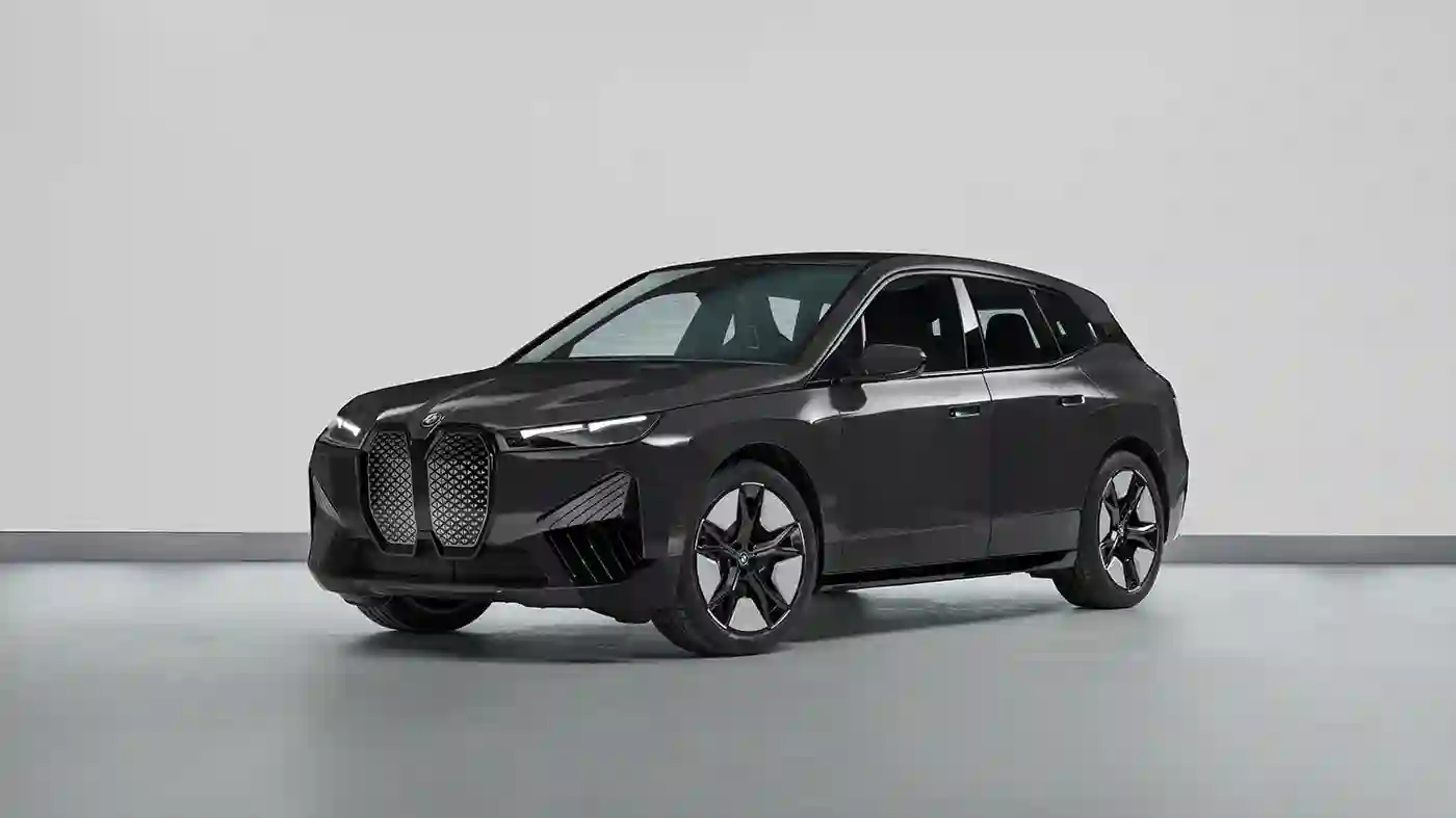 Магия изменения цвета кузова: BMW iX Flow с революционной технологией E Ink.