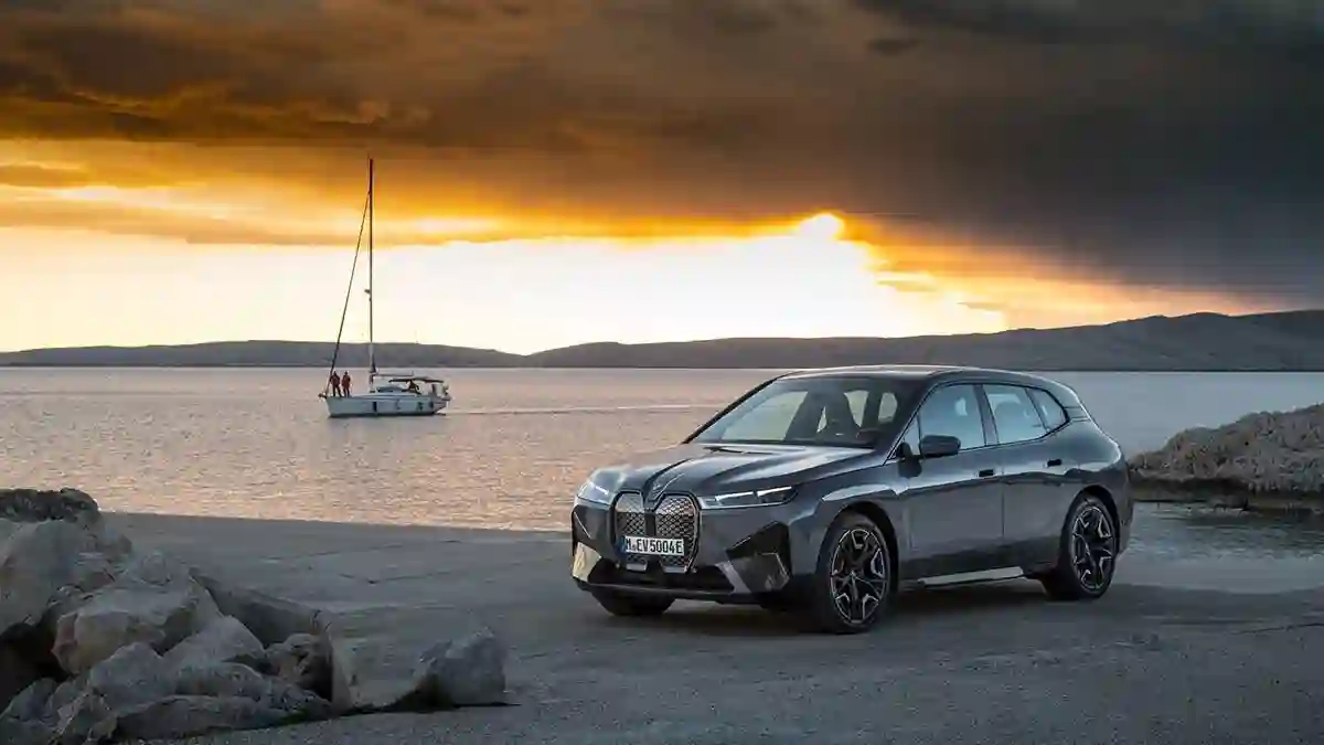 BMW Group объявляет российские цены на новый BMW iX.