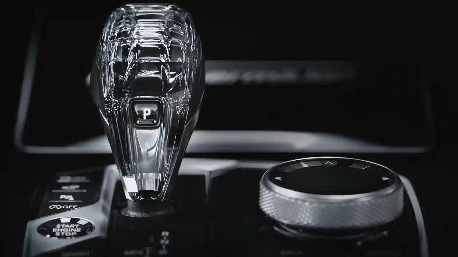 BMW Group представляет кроссоверы BMW X5 и BMW X6 ограниченной серии Black Vermilion Edition.