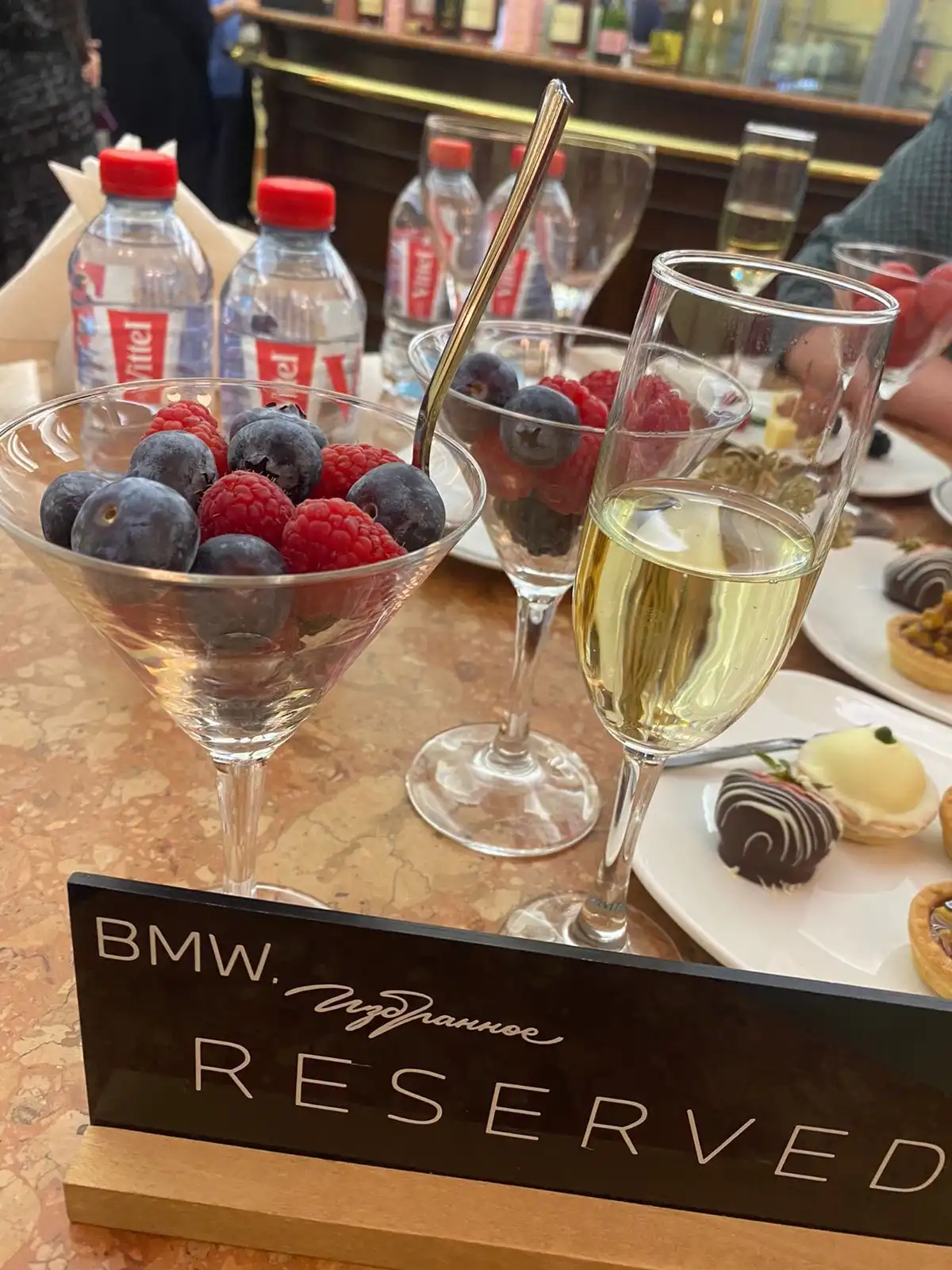 Октябрь. Большой театр. BMW РОЛЬФ-Премиум.