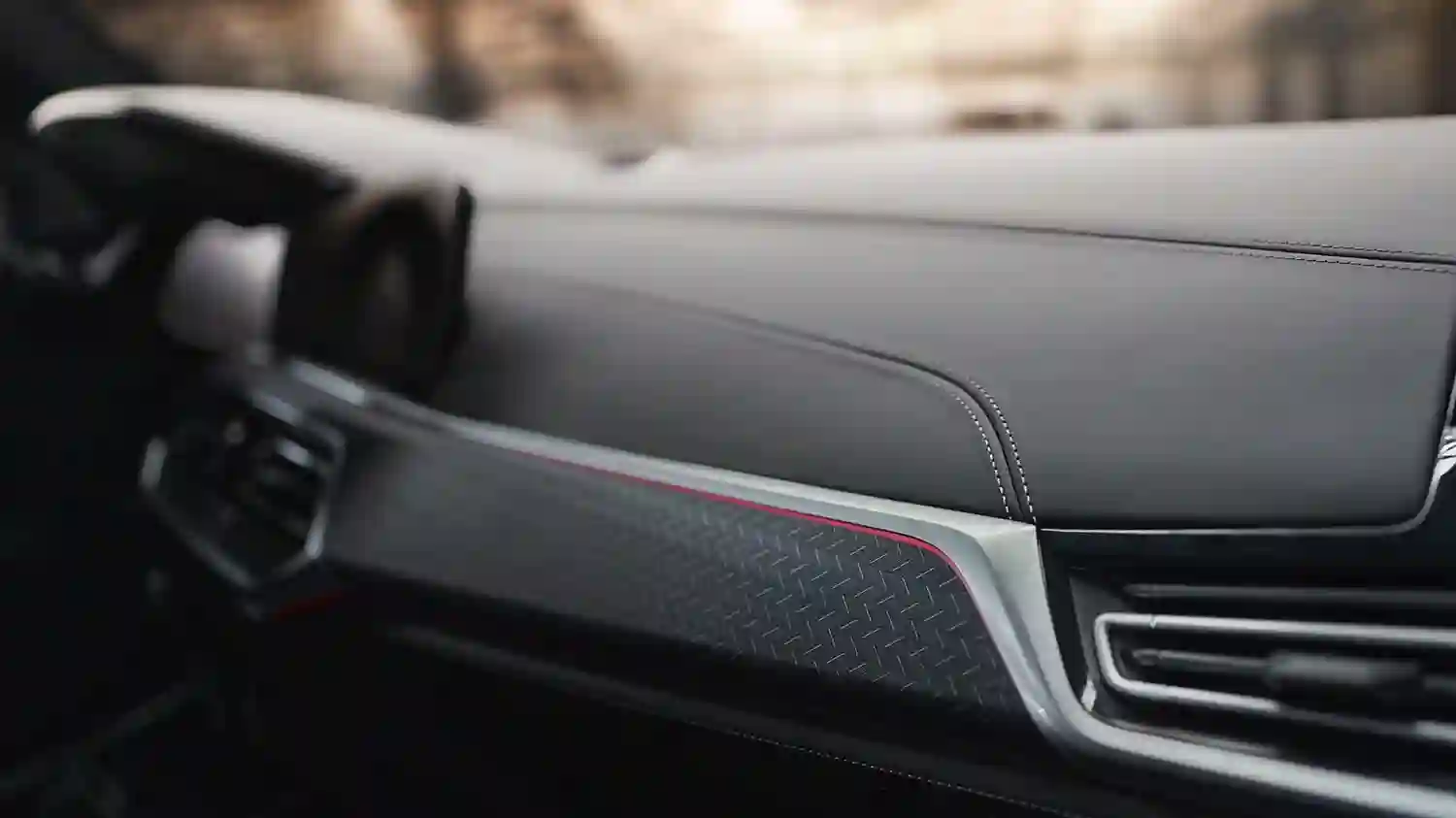 BMW Group представляет кроссоверы BMW X5 и BMW X6 ограниченной серии Black Vermilion Edition.