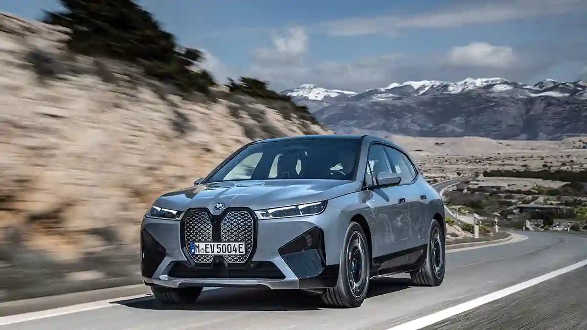 BMW Group объявляет российские цены на новый BMW iX.
