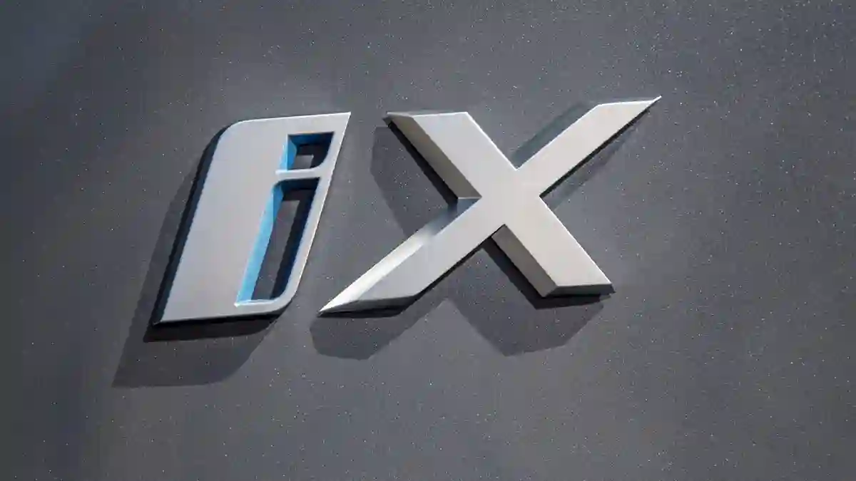 BMW Group объявляет российские цены на новый BMW iX.